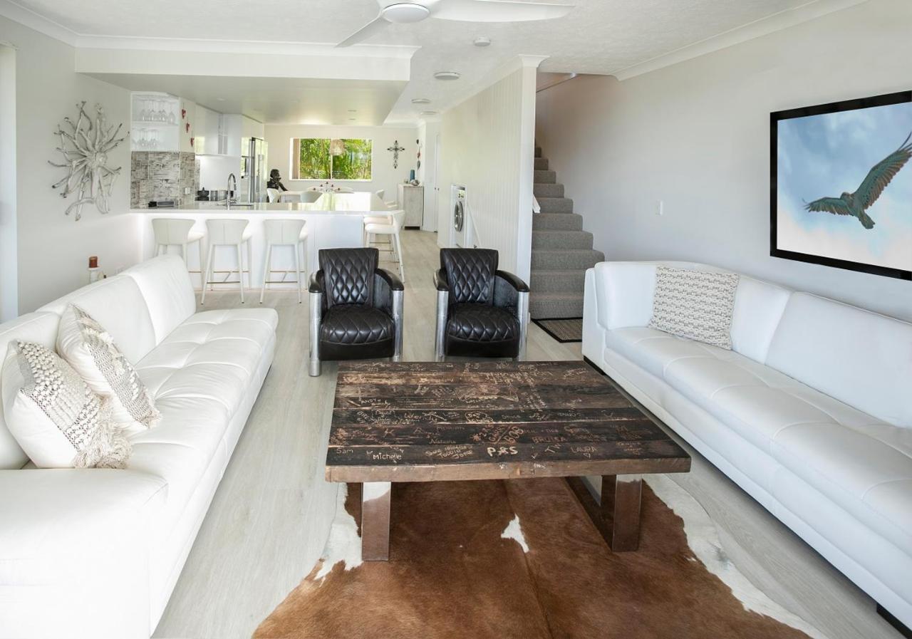 גולד קוסט Golden Riviera Absolute Beachfront Resort מראה חיצוני תמונה
