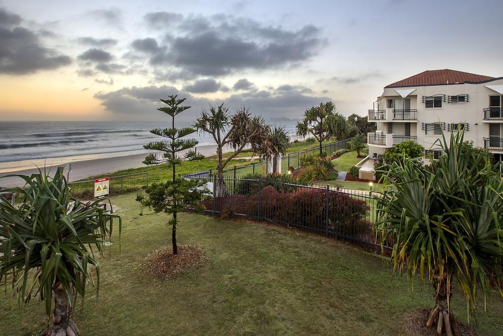 גולד קוסט Golden Riviera Absolute Beachfront Resort מראה חיצוני תמונה