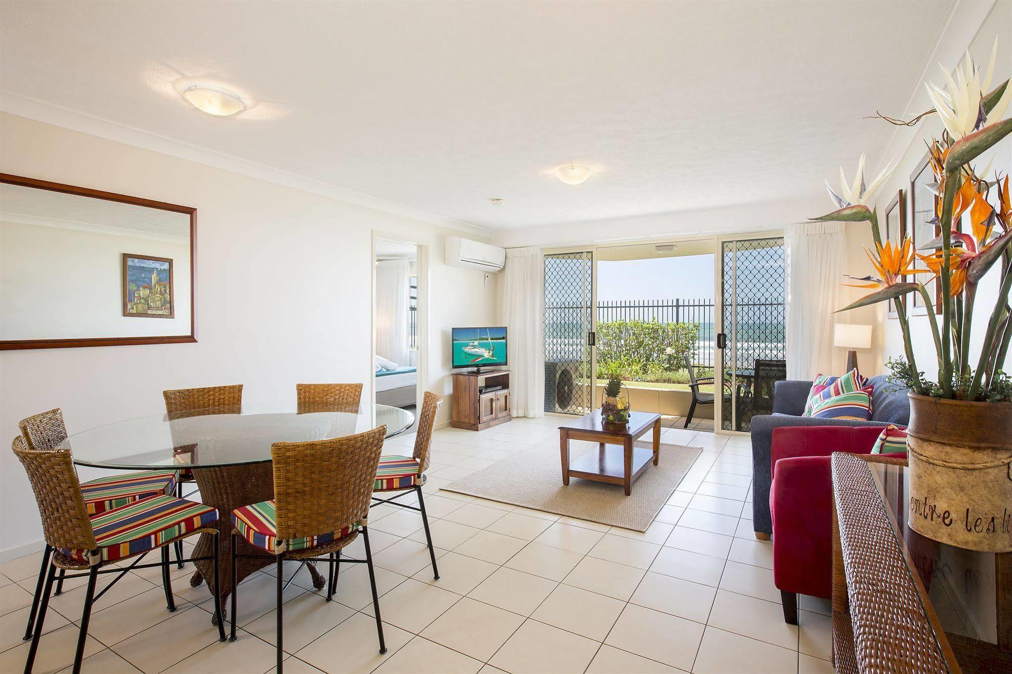 גולד קוסט Golden Riviera Absolute Beachfront Resort מראה חיצוני תמונה